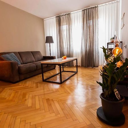 Cosy 2-Bedroom Flat - Fully Equipped Resita Luaran gambar