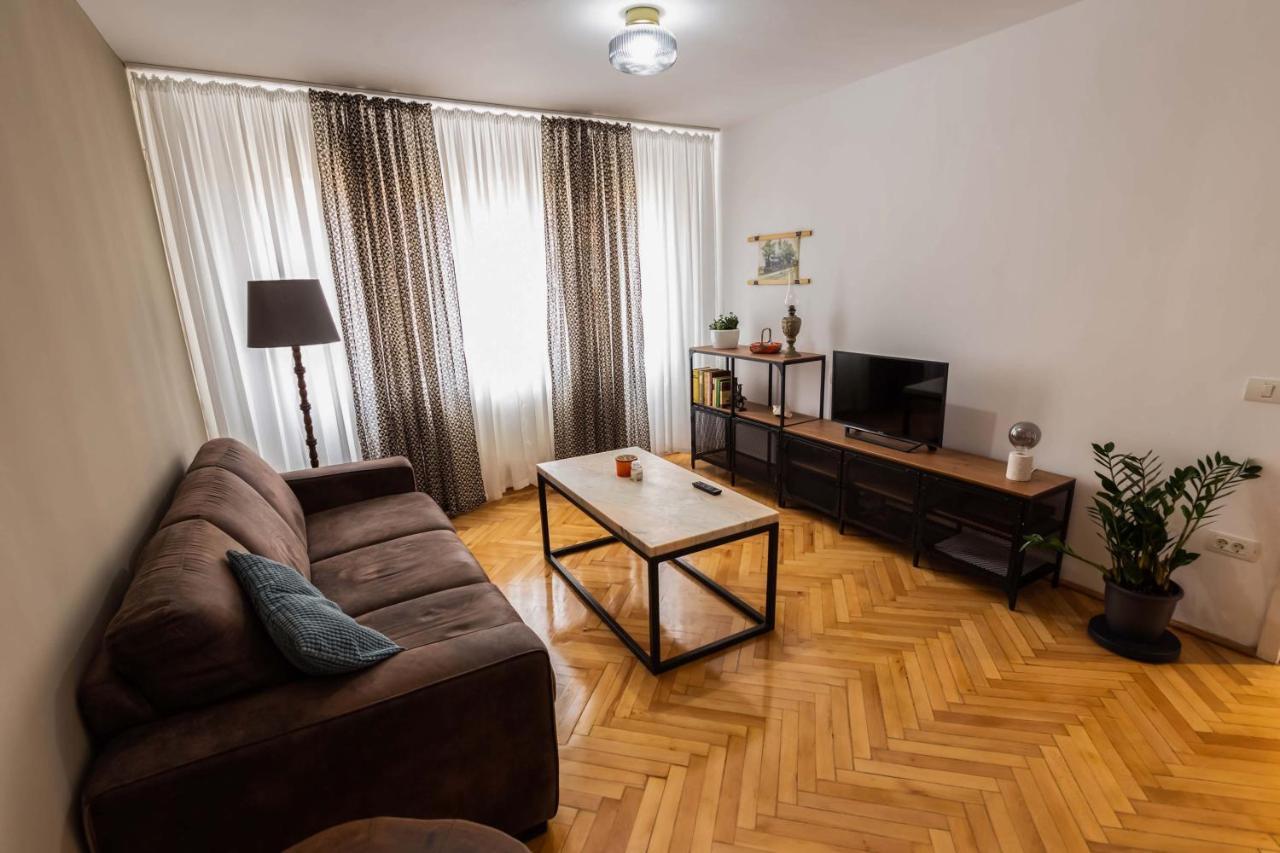 Cosy 2-Bedroom Flat - Fully Equipped Resita Luaran gambar